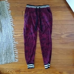 Rue 21 maroon paisley joggers